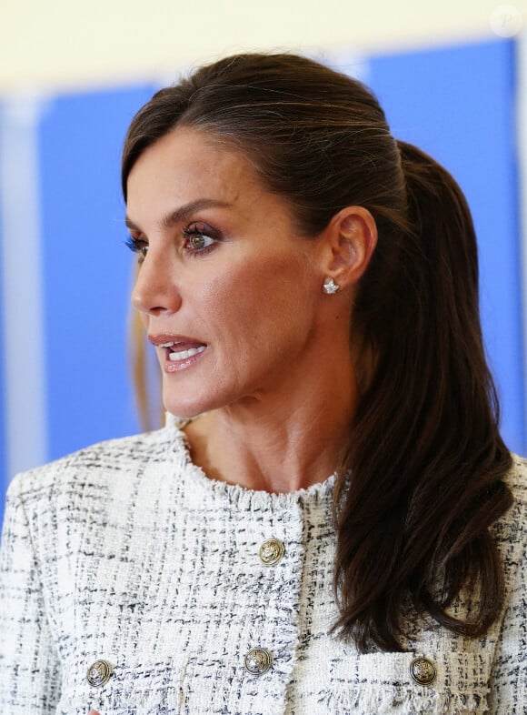 La reine Letizia d'Espagne préside avec les étudiants l'ouverture du Cours de Formation Professionnelle 2023/2024 au Centre de Formation Professionnelle Intégrée en Communication, Image et Son (CISLAN) à Langreo, Asturies, Espagne, le 13 septembre 2023 