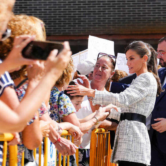 La reine Letizia d'Espagne préside avec les étudiants l'ouverture du Cours de Formation Professionnelle 2023/2024 au Centre de Formation Professionnelle Intégrée en Communication, Image et Son (CISLAN) à Langreo, Asturies, Espagne, le 13 septembre 2023 