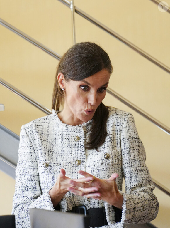 La reine Letizia d'Espagne préside avec les étudiants l'ouverture du Cours de Formation Professionnelle 2023/2024 au Centre de Formation Professionnelle Intégrée en Communication, Image et Son (CISLAN) à Langreo, Asturies, Espagne, le 13 septembre 2023 