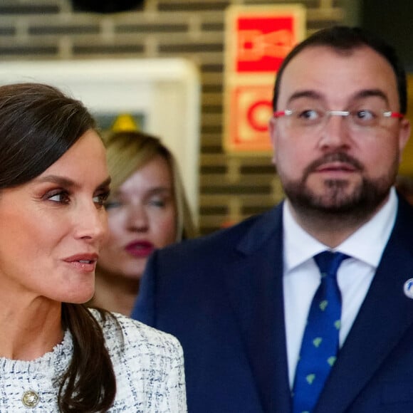 La reine Letizia d'Espagne préside avec les étudiants l'ouverture du Cours de Formation Professionnelle 2023/2024 au Centre de Formation Professionnelle Intégrée en Communication, Image et Son (CISLAN) à Langreo, Asturies, Espagne, le 13 septembre 2023 