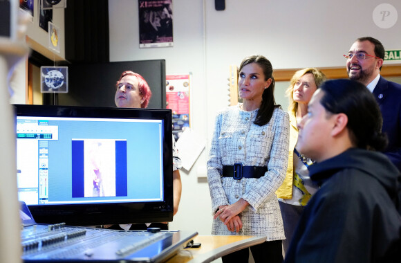 La reine Letizia d'Espagne préside avec les étudiants l'ouverture du Cours de Formation Professionnelle 2023/2024 au Centre de Formation Professionnelle Intégrée en Communication, Image et Son (CISLAN) à Langreo, Asturies, Espagne, le 13 septembre 2023  Queen Letizia of Spain attends the School Year 2023/2024 of Vocational Training at Integrated Centre for Professional Training in Communication, Image and Sound (CISLAN) on September 13, 2023 in Langreo, Spain.