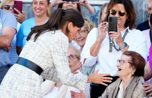 La reine Letizia d'Espagne préside avec les étudiants l'ouverture du Cours de Formation Professionnelle 2023/2024 au Centre de Formation Professionnelle Intégrée en Communication, Image et Son (CISLAN) à Langreo, Asturies, Espagne, le 13 septembre 2023 