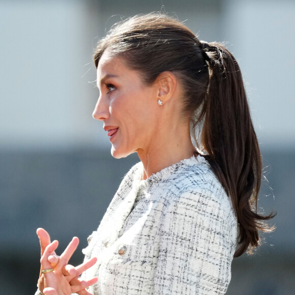 La reine Letizia d'Espagne préside avec les étudiants l'ouverture du Cours de Formation Professionnelle 2023/2024 au Centre de Formation Professionnelle Intégrée en Communication, Image et Son (CISLAN) à Langreo, Asturies, Espagne, le 13 septembre 2023 