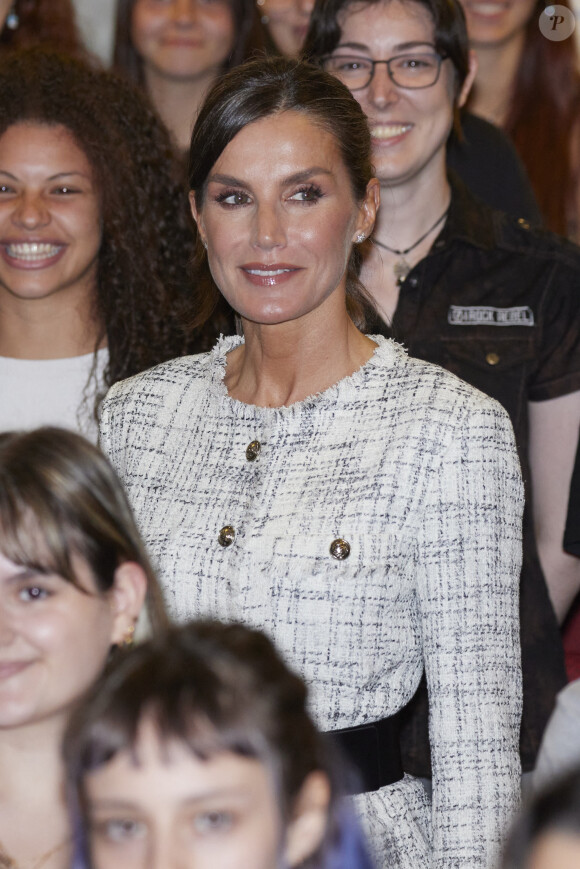 La reine Letizia d'Espagne préside avec les étudiants l'ouverture du Cours de Formation Professionnelle 2023/2024 au Centre de Formation Professionnelle Intégrée en Communication, Image et Son (CISLAN) à Langreo, Asturies, Espagne, le 13 septembre 2023. © Action Press/Bestimage 