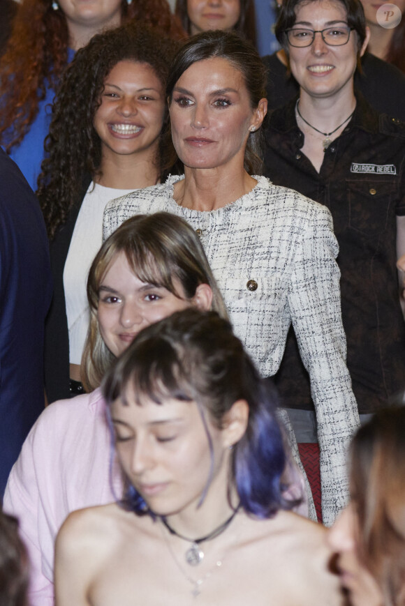 La reine Letizia d'Espagne préside avec les étudiants l'ouverture du Cours de Formation Professionnelle 2023/2024 au Centre de Formation Professionnelle Intégrée en Communication, Image et Son (CISLAN) à Langreo, Asturies, Espagne, le 13 septembre 2023. © Action Press/Bestimage 