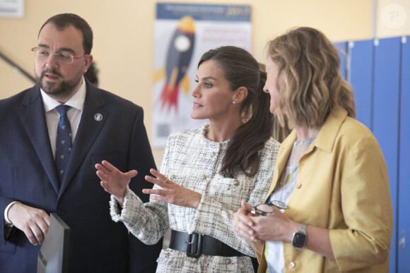 La reine Letizia d'Espagne préside avec les étudiants l'ouverture du Cours de Formation Professionnelle 2023/2024 au Centre de Formation Professionnelle Intégrée en Communication, Image et Son (CISLAN) à Langreo, Asturies, Espagne, le 13 septembre 2023. © Europa Press/Bestimage 