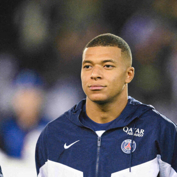 À l'inverse, certains prennent la défense de Kylian Mbappé. "Ce réseau est trop fort pour propager des fake news", répond l'un d'eux
 
Marco Verratti (PSG) / Kylian Mbappe (PSG) / Neymar Jr (PSG) - Match retour de Ligue Des Champions 2022 (LDC) entre le PSG et Benfica (1-1) au Parc des Princes à Paris le 11 octobre 2022.