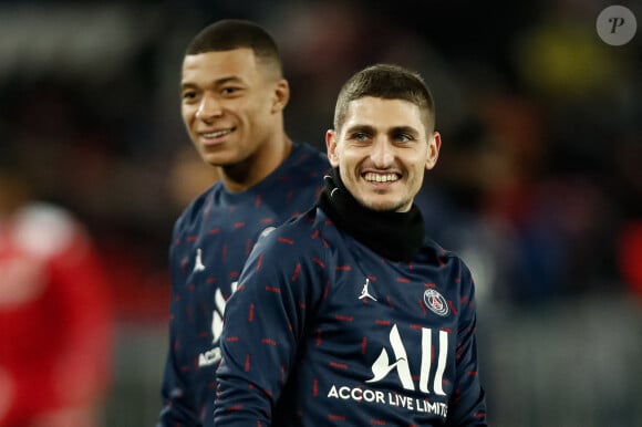 Kylian Mbappé se fait allumer après son message à Marco Verratti
 
Marco Verratti (Paris Saint Germain) et Kylian Mbappé (Paris Saint Germain) - Match de Ligue 1 Uber Eats "PSG contre Monaco (2-0)" au Parc des Princes à Paris. © Aurélien Morissard/Panoramic/Bestimage