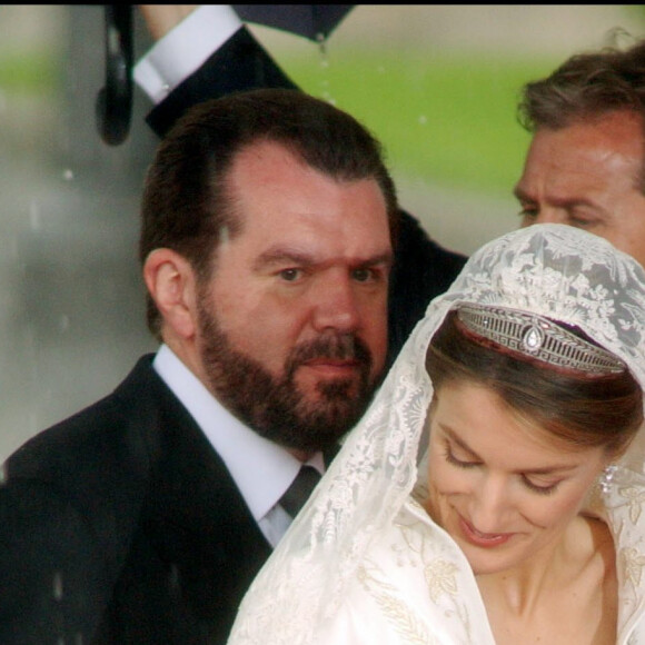Letizia Ortiz et son père - Mariage du prince Felipe d'Espagne et de Letizia Ortiz à Madrid, 22 mai 2004. 