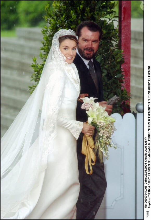 Letizia Ortiz et son père - Mariage du prince Felipe d'Espagne et de Letizia Ortiz à Madrid, 22 mai 2004.