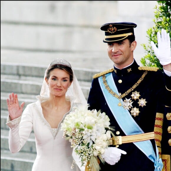 Et à l'époque, Letizia Ortiz avait porté la robe la plus chère de l'histoire des royals ! 
Letizia Ortiz et le prince Felipe - Mariage du prince Felipe d'Espagne et de Letizia Ortiz à Madrid, 22 mai 2004.