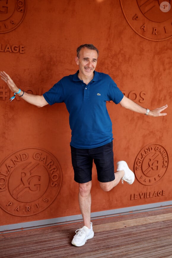 Elie Semoun - Célébrités au Village lors des Internationaux de France de tennis de Roland Garros 2023 à Paris le 10 juin 2023. © Jacovides-Moreau/Bestimage 