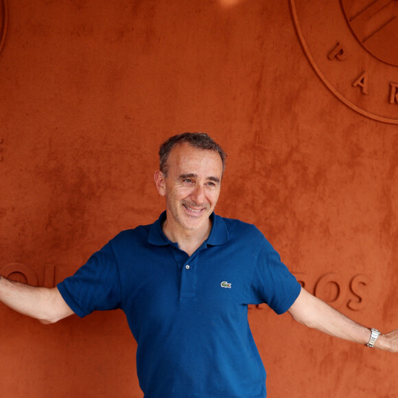 Elie Semoun - Célébrités au Village lors des Internationaux de France de tennis de Roland Garros 2023 à Paris le 10 juin 2023. © Jacovides-Moreau/Bestimage 