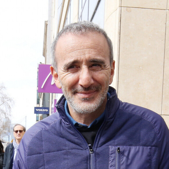 Depuis, il est parvenu à se montrer davantage compréhensif avec lui.
Elie Semoun - Les célébrités quittent le studio de l'émission "Les Grosses Têtes" (RTL) à Neuilly-sur-Seine, le 23 mars 2023. © Jonathan Rebboah / Panoramic / Bestimage 