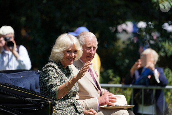 Le roi Charles III d'Angleterre et Camilla Parker Bowles, reine consort d'Angleterre, au Sandringham Flower Show à Sandringham House (Norfolk), le 26 juillet 2023. 