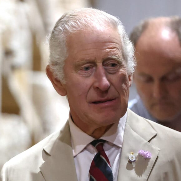 Charles III arrivera en France avec Camilla ce mercredi
Le roi Charles III d'Angleterre, visite la ferme Ulceby Grange (Lincolnshire), où le fromage Lincolnshire Poacher y est produit. Le souverain rencontre la famille de fermiers de génération en génération. 