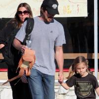 Christian Bale : après la maigreur extrême, il est en mode yéti dans les bras de sa fillette !