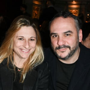 Pour son travail de comédien, François-Xavier Demaison passe évidemment du temps à Paris.
François-Xavier Demaison et sa femme Anaïs Tihay - Inauguration de la statue de cire de "Audrey Fleurot" au musée Grévin à Paris le 16 mars 2023. © Coadic Guirec/Bestimage