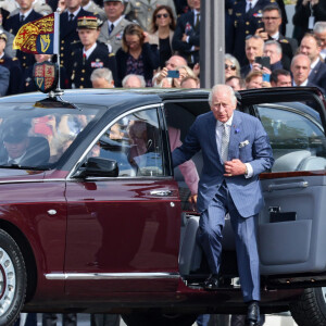 Le roi Charles III d'Angleterre - Arrivées du roi d'Angleterre et de la reine consort à l'Arc de Triomphe à Paris, pour le ravivage de la Flamme, à l'occasion de leur visite officielle de 3 jours en France. Le 20 septembre 2023 