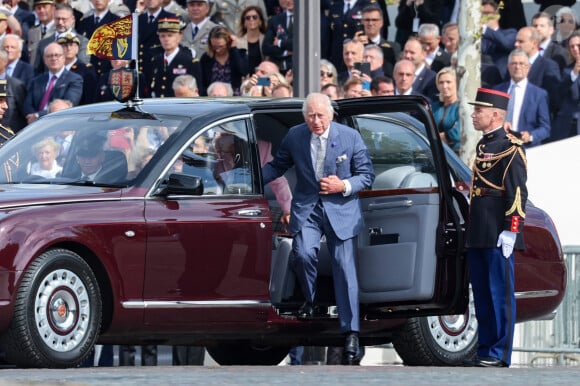 Le roi Charles III d'Angleterre - Arrivées du roi d'Angleterre et de la reine consort à l'Arc de Triomphe à Paris, pour le ravivage de la Flamme, à l'occasion de leur visite officielle de 3 jours en France. Le 20 septembre 2023 