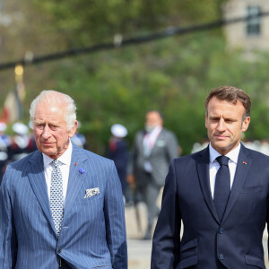 Le roi Charles III d'Angleterre et le président français Emmanuel Macron lors de la cérémonie du ravivage de la Flamme à l'Arc de Triomphe à Paris, à l'occasion de la visite officielle du roi d'Angleterre de 3 jours en France. Le 20 septembre 2023 