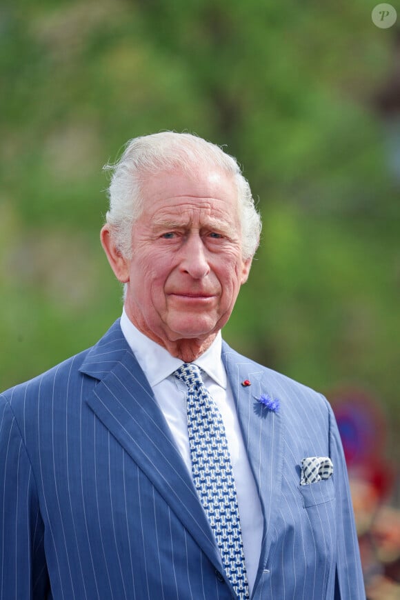 Le roi Charles III d'Angleterre lors de la cérémonie du ravivage de la Flamme à l'Arc de Triomphe à Paris, à l'occasion de la visite officielle du roi d'Angleterre de 3 jours en France. Le 20 septembre 2023 