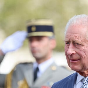 Le roi Charles III d'Angleterre lors de la cérémonie du ravivage de la Flamme à l'Arc de Triomphe à Paris, à l'occasion de la visite officielle du roi d'Angleterre de 3 jours en France. Le 20 septembre 2023 