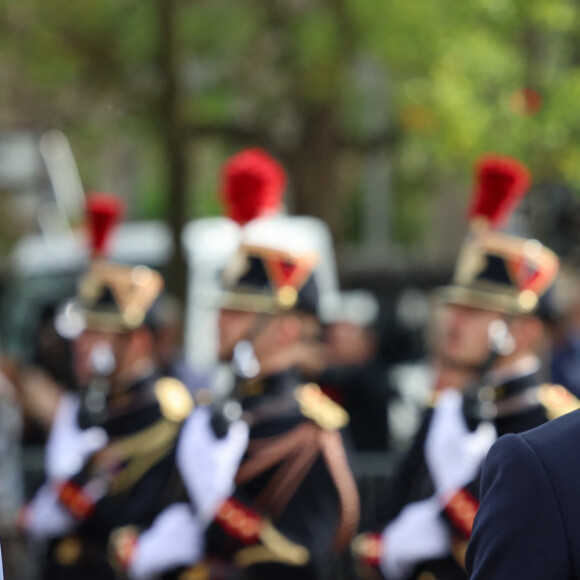 Le roi Charles III d'Angleterre et le président français Emmanuel Macron lors de la cérémonie du ravivage de la Flamme à l'Arc de Triomphe à Paris, à l'occasion de la visite officielle du roi d'Angleterre de 3 jours en France. Le 20 septembre 2023 