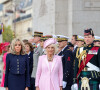 Brigitte Macron et la reine consort d'Angleterre, Camilla Parker Bowles, lors de la cérémonie du ravivage de la Flamme à l'Arc de Triomphe à Paris, à l'occasion de la visite officielle du roi et de la reine d'Angleterre de 3 jours en France. Le 20 septembre 2023 