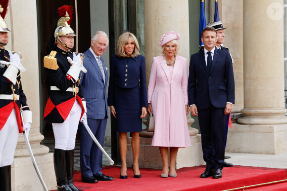 Le roi Charles III d'Angleterre, la première dame française Brigitte Macron, Camilla Parker Bowles, reine consort d'Angleterre, et le président de la République française Emmanuel Macron - Le roi et la reine d'Angleterre reçus au palais de l'Elysée à Paris par Emmanuel Macron et sa femme Brigitte, à l'occasion de leur visite officielle de 3 jours en France. Le 20 septembre 2023 © Moreau-Jacovides / Bestimage 