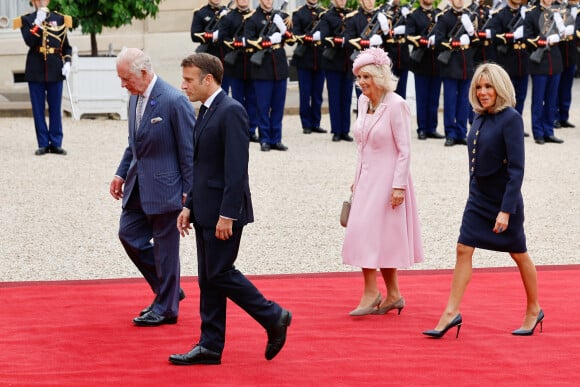 Le roi Charles III d'Angleterre, le président de la République française Emmanuel Macron, Camilla Parker Bowles, reine consort d'Angleterre, et la première dame française Brigitte Macron - Le roi et la reine d'Angleterre reçus au palais de l'Elysée à Paris par Emmanuel Macron et sa femme Brigitte, à l'occasion de leur visite officielle de 3 jours en France. Le 20 septembre 2023 © Moreau-Jacovides / Bestimage 