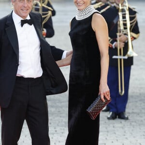 Hugh Grant et sa femme Anna Elisabet Eberstein - Dîner d'Etat au château de Versailles en l'honneur de la visite officielle du roi et de la reine d'Angleterre en France (20 - 22 septembre 2023), le 20 septembre 2023. 150 invités triés sur le volet ont été conviés à cette occasion. © Jacovides-Moreau / Bestimage 