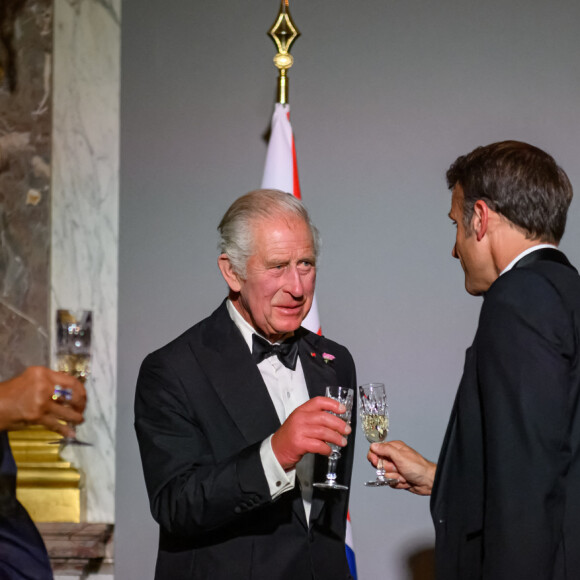 Brigitte Macron, Le roi Charles III d'Angleterre, Le président Emmanuel Macron - Toast et discours lors du dîner d'Etat au château de Versailles en l'honneur de la visite officielle du roi et de la reine d'Angleterre en France le 20 septembre 2023. © Eric Tschaen / Pool / Bestimage
