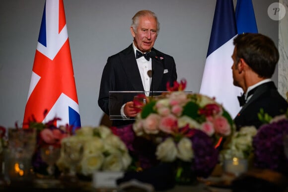 Le roi Charles III d'Angleterre, Le président Emmanuel Macron - Toast et discours lors du dîner d'Etat au château de Versailles en l'honneur de la visite officielle du roi et de la reine d'Angleterre en France le 20 septembre 2023. © Eric Tschaen / Pool / Bestimage