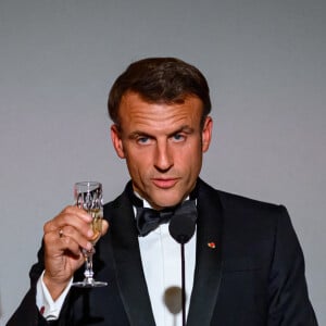 Le roi Charles III d'Angleterre, Le président Emmanuel Macron - Toast et discours lors du dîner d'Etat au château de Versailles en l'honneur de la visite officielle du roi et de la reine d'Angleterre en France le 20 septembre 2023. © Eric Tschaen / Pool / Bestimage