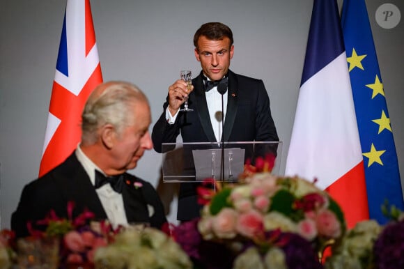 Le roi Charles III d'Angleterre, Le président Emmanuel Macron - Toast et discours lors du dîner d'Etat au château de Versailles en l'honneur de la visite officielle du roi et de la reine d'Angleterre en France le 20 septembre 2023. © Eric Tschaen / Pool / Bestimage