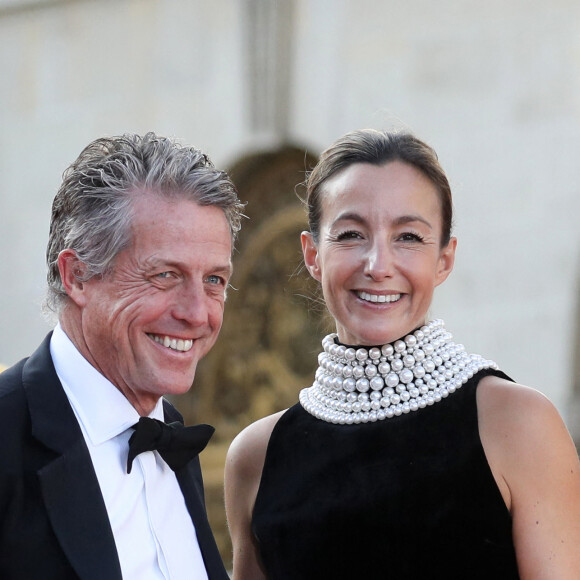 L'acteur anglais Hugh Grant et sa femme la productrice suédoise Anna Elisabet Eberstein - Dîner d'Etat au château de Versailles en l'honneur de la visite officielle du roi et de la reine d'Angleterre en France (20 - 22 septembre 2023). Le 20 septembre 2023. 150 invités triés sur le volet ont été conviés à cette occasion. © Stéphane Lemouton / Bestimage 