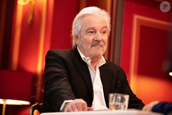 Exclusif - Pierre Arditi - Enregistrement de l'émission "Le Grand Restaurant" à Paris, qui sera diffusée le 3 février 2021 sur M6 P.Palmade rouvre les portes de son Grand Restaurant pour une soirée exceptionnelle sur M6. Notre hôte aura fort à faire pour satisfaire tous ses clients tout en empêchant sa mère (M.Villalonga), sa concurrente (F.Foresti) et son mari cuisinier (J.Leduc) de transformer la soirée en désastre. Au fil des tables, on découvrira des saynètes parfois burlesques, parfois tendres, parfois décapantes, absurdes, transgressives... le tout avec un casting 5 étoiles jamais vu en télévision, mélangeant les genres et les générations. Jamais une fiction n'a réuni autant de talents à la télévision : plus de 30 grands comédiens entourent P.Palmade lors de la réouverture de son Grand Restaurant. © Philippe Leroux / Bestimage 