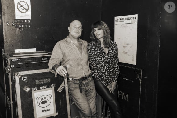 Exclusif - Bernie Bonvoisin, Sandrine Quetier - Backstage - Le groupe Trust en concert à l'Olympia, le 19 octobre 2022. Sandrine Quétier et son groupe Molly Pepper ont fait la première partie. Histoire de cette rencontre insolite racontée par Sandrine Quétier : "Le groupe Molly Pepper fait la connaissance de Bernie et Nono au festival Rock & Horses en juillet 2022, cet été dans le Jura où Alain Mortier, organisateur du festival nous a proposé de jouer en première partie de TRUST. L'électricité est vite passée avec leur public, mais aussi entre nous. Bernie et Nono nous ont invité à prendre un verre après leur concert avec le reste du groupe et nous avons vu le jour se lever sans voir passer le temps. Les fées sont passées lorsqu'ils nous ont proposé d'ouvrir leur show à l'Olympia. Bernie et Nono ne sont pas du genre à se faire imposer quoi que ce soit. Nous sommes vraiment heureux qu'ils nous aient choisi et donné cette chance. Cette soirée était dingue. Pour la petite histoire, Bon Scott les avait contactés à l'époque, alors qu'ils n'avaient signé nulle part. Bernie leur avait envoyé une cassette... Trust a fait la première partie du concert de ACDC, à Paris en 1979. No comment ! Ces deux-là sont du genre à donner leur chance à un groupe qu'ils apprécient. On continue leur tournée 2022 en 1ère partie sur plusieurs dates." © Jack Tribeca / Bestimage 