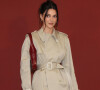 Kendall Jenner portait un trench beige
Kendall Jenner - Milan Fashion Week, "Spring Summer 2024" de Gucci