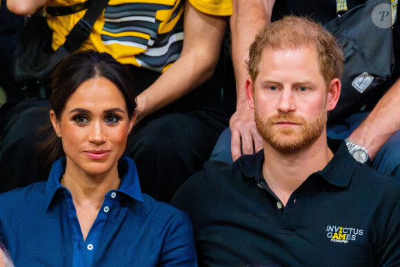 L'occasion pour lui de faire un tour par le château de Balmoral où se trouvait son père pour la commémoration privée de la mort de la reine ? 
Le duc et la duchesse de Sussex, le prince Harry et Meghan Markle lors des Invictus Games 2023, à Düsseldorf, en Allemagne.