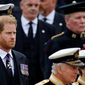 Le prince Harry, duc de Sussex - Procession du cercueil de la reine Elizabeth II d'Angleterre de Wesminster Hall où il était exposé au public, jusqu'à l'Abbaye de Westminster. Le cercueil est installé sur l'affût du canon, puis tiré par 142 marins de la Royal Navy à l'aide de cordages, dans la plus pure tradition de la monarchie britannique. Cette tradition remonte aux funérailles d'Etat de la reine Victoria en février 1901. Londres, le 19 septembre 2022.