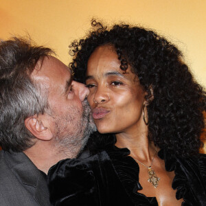 Luc Besson et sa femme Virginie à la première de "The Lady" à Paris le 22 novembre 2011.