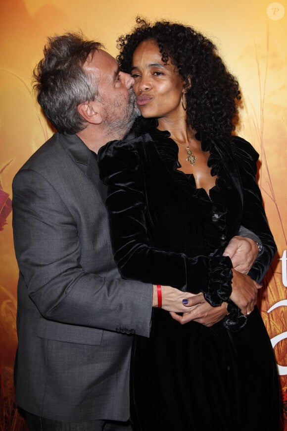 Luc Besson et sa femme Virginie à la première de "The Lady" à Paris le 22 novembre 2011.