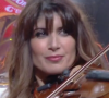 Elle a rejoint la bande en 2018 en tant que violoniste.
Karen Khochafian, membre de l'équipe musicale de "N'oubliez pas les paroles", France 2