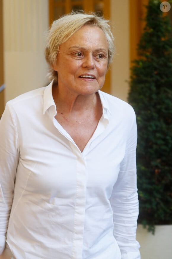 Muriel Robin - Arrivées à l'enregistrement de l'émission "Vivement Dimanche" présentée par M. Drucker qui sera diffusée le 17 septembre 2023 sur France 3 au studio Gabriel à Paris, France, le 06 septembre 2023. © Christophe Clovis / Bestimage 