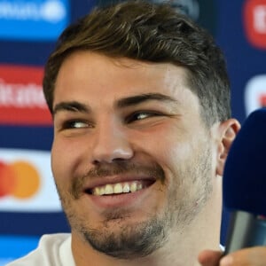 La Coupe du monde de rugby a été lancée le 8 septembre dernier au Stade de France.
Antoine Dupont ( 9 - France ) - Conférence de presse de l'équipe de France de Rugby à Paris le 6 septembre 2023. © Federico Pestellini / Panoramic / Bestimage 