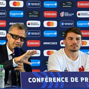 Fabien Galthié ( entraineur France ) - Antoine Dupont ( 9 - France ) - Conférence de presse de l'équipe de France de Rugby à Paris le 6 septembre 2023. © Federico Pestellini / Panoramic / Bestimage 