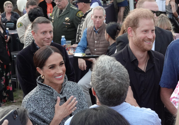 Exclusif - Le prince Harry, duc de Sussex et Meghan Markle, duchesse de Sussex, se mêlent aux invités du gala de charité One805 Live organisé par Kevin Costner sur son terrain de polo à Summerland près de Santa Barbara, le 22 septembre 2023. Avec une participation de 10.000 dollars minimum par table, l'élite du comté de Ventura s'est déplacée pour venir en aide aux premiers intervenants dans tout le comté. Au cours de la soirée, marquée par un concert du groupe Maroon 5, Meghan Markle, duchesse de Sussex, a remis un prix honorifique à Kevin Costner. 