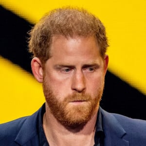 "Il doit se ressaisir et aller de l'avant plutôt que de ressasser le passé. Ils ne peuvent pas fuir Hollywood, c'est leur vie maintenant"
Le prince Harry Duc de Sussex lors de la cérémonie de clôture des Invictus Games 2023 à Dusseldorf